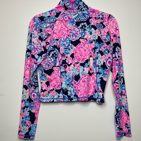 $118 Lilly Pulitzer Luxletic M UPF 50+ Justine Crop Half Zip Turtle Amazement - Picture 2 of 3